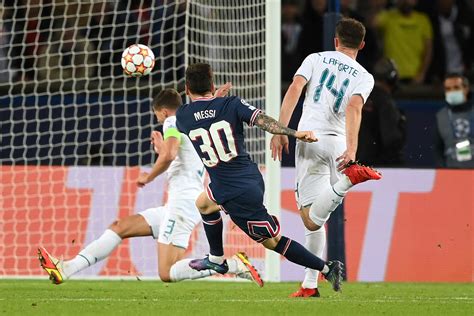 lionel messi first goal for psg